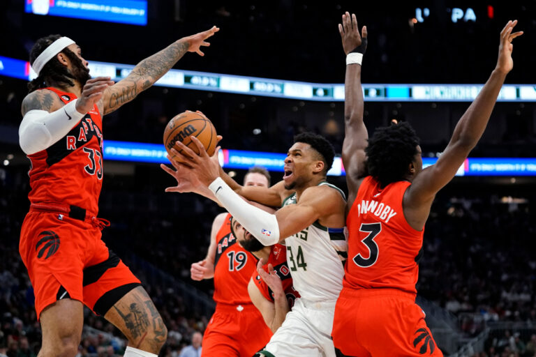 Antetokounmpo, Lopez to the fore as Bucks bounce back against Raptors