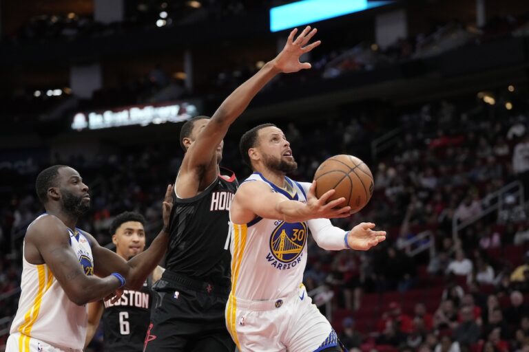 Warriors stop 11-game road skid, beat Rockets 121-108