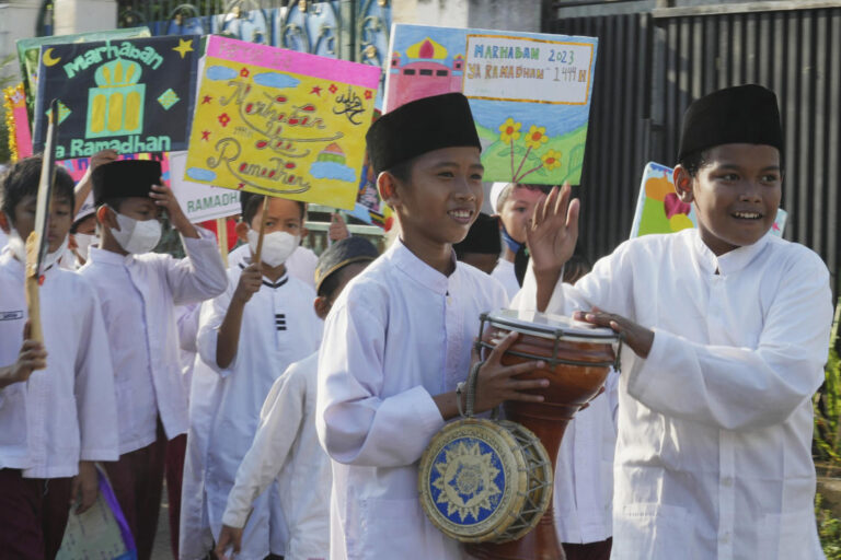 Muslims in Indonesia gear up for first day of Ramadan
