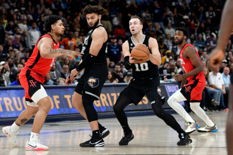 Grizzlies clinch playoff berth with rout of Rockets, Warriors down 76ers