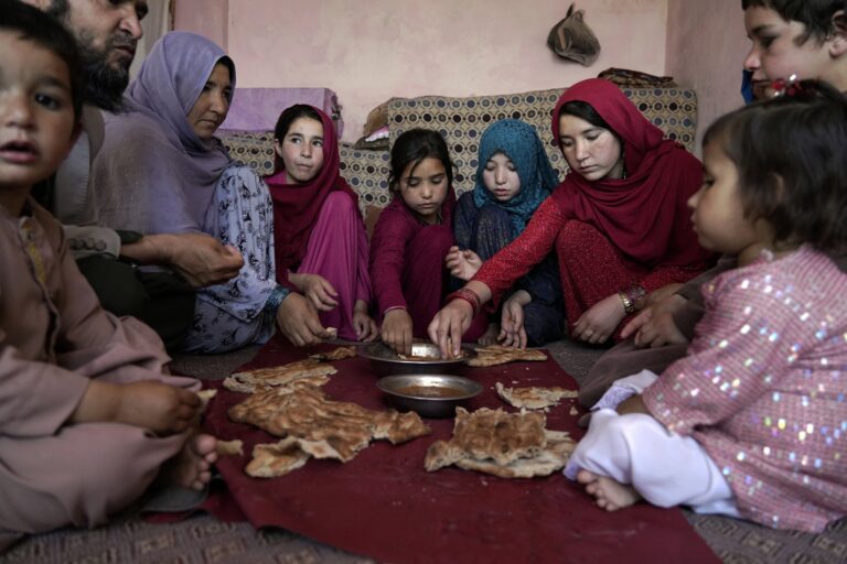 With Ramadan underway, Afghan families survive on bread and tea