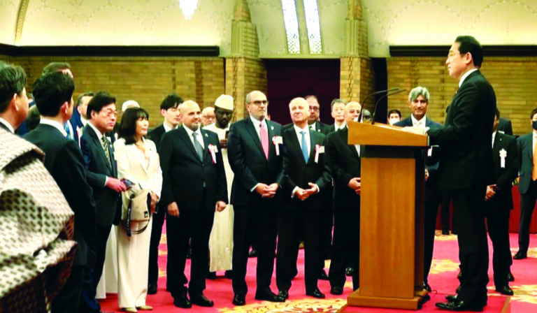 Japanese PM hails ties with Islamic countries at Ramadan dinner