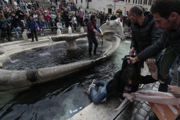 Climate activists turn landmark Rome fountain black