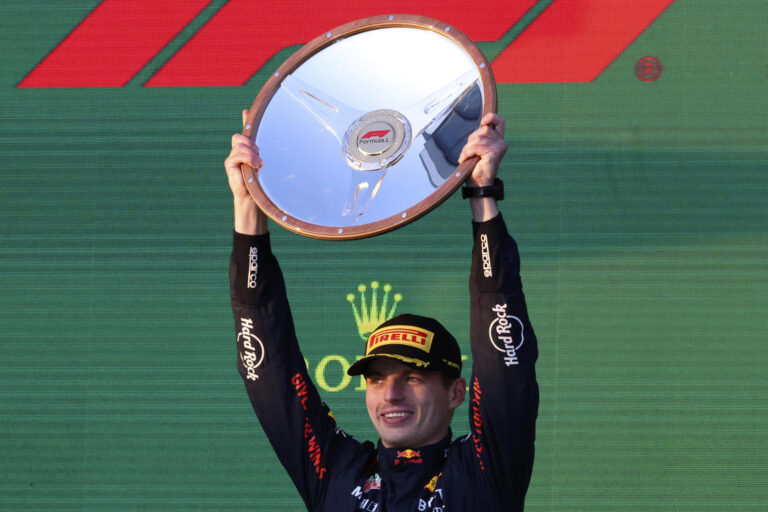 Verstappen wins in wild finish to F1 Australian Grand Prix